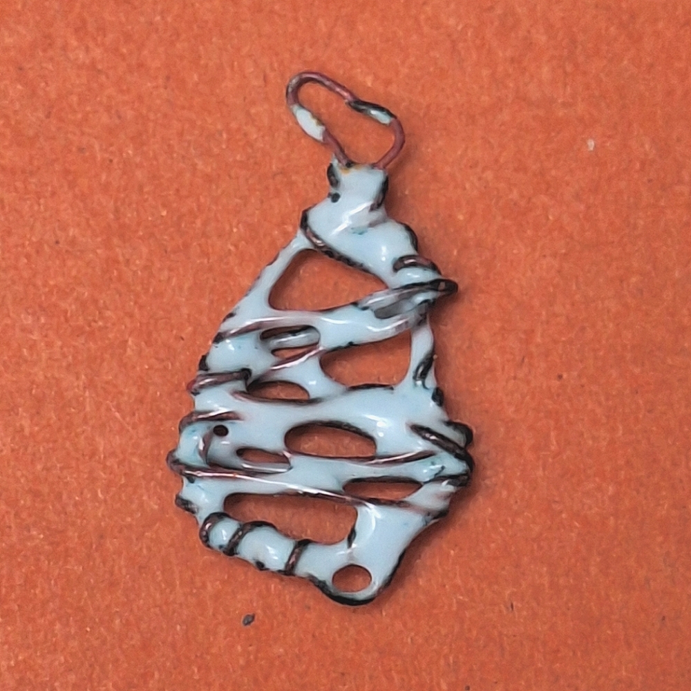 (2) Art, Wire Pendant - Picture 4 of 5
